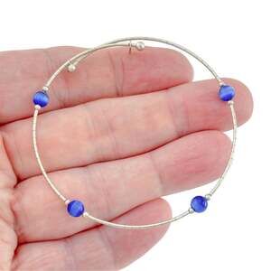 1990's Sterling Silver Blue Cat’s Eye Glass Bead Flexible Wrap Bracelet 7.25 in